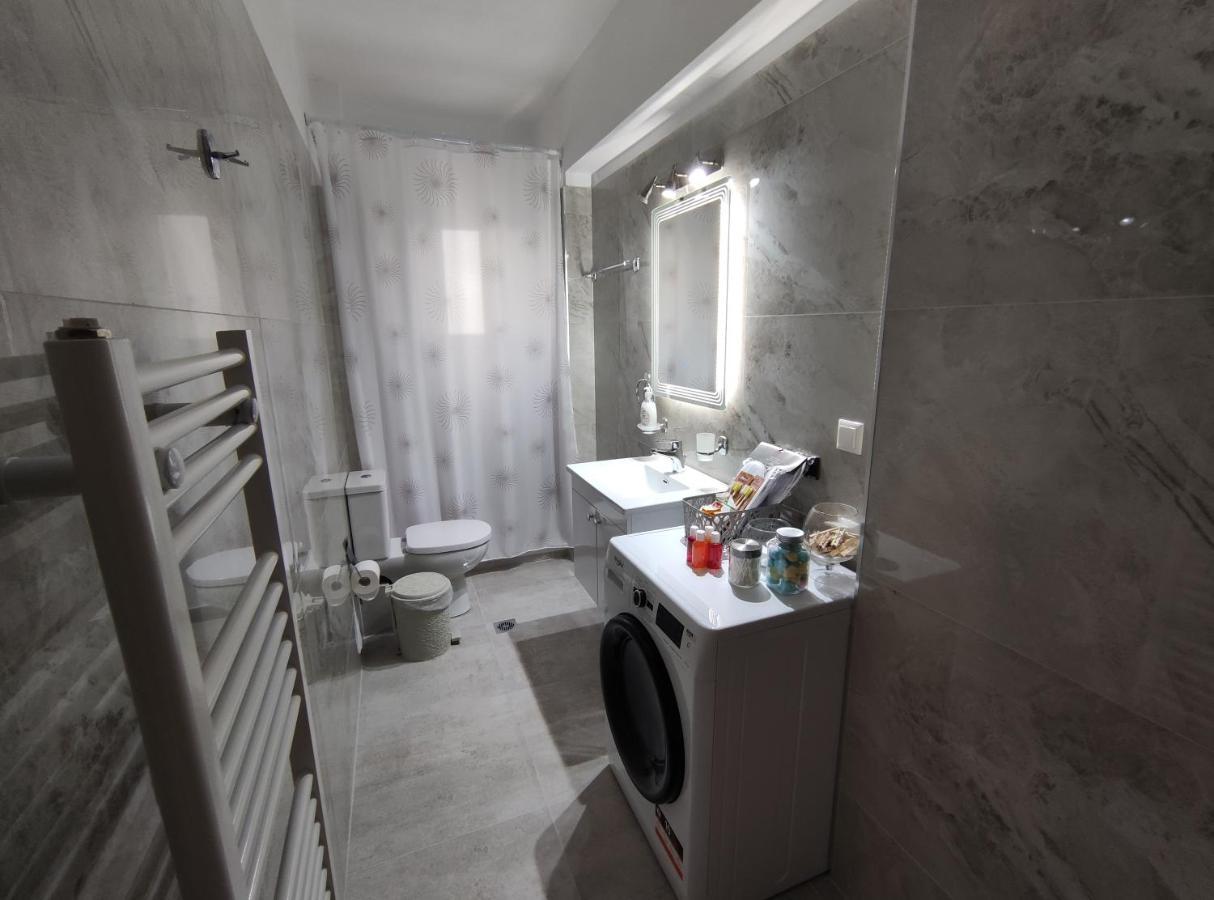 Grey Swan - Modern & Stylish Apartment With Private Parking Volos Exterior photo