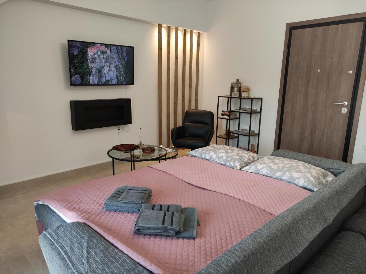 Grey Swan - Modern & Stylish Apartment With Private Parking Volos Exterior photo